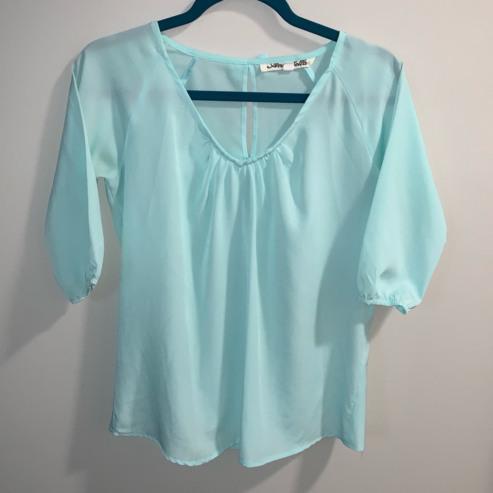 3/$10⭐️Francesca’s Mint Top